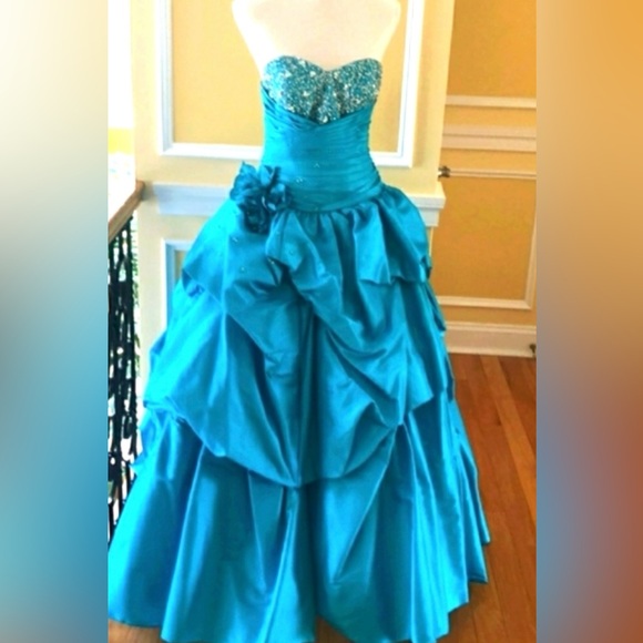 👗💃🏿 THIS IS MY NEW TRAIN SHOW. PROM, WEDDING & COCKTAIL DRESSES ONLY - Picture 10 of 11